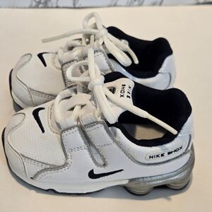 Kids Nike Shoxs black and white sz 4C